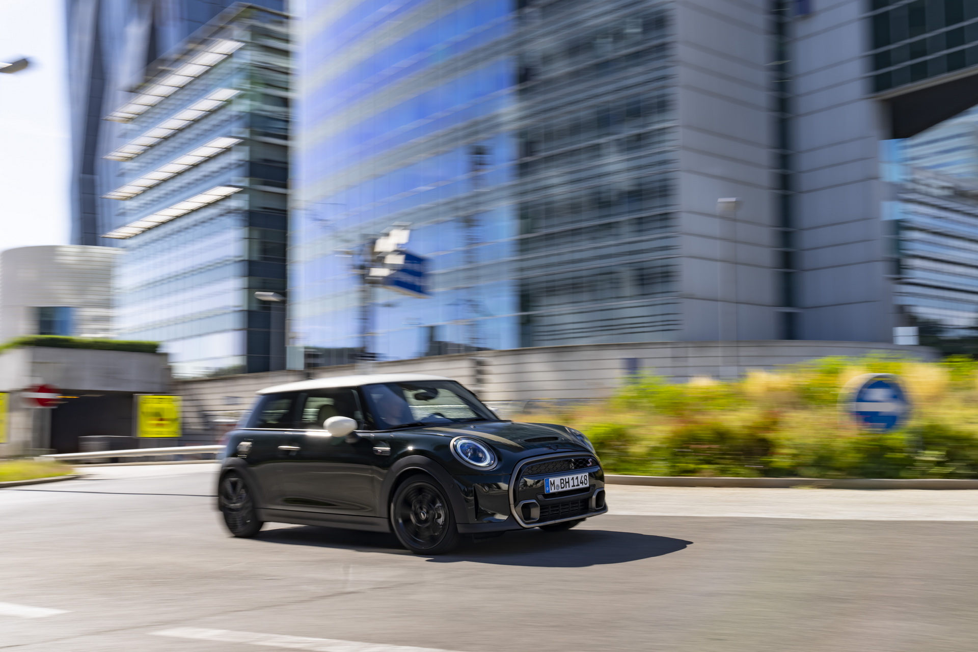 2023 Mini Cooper S Resolute Edition - Front Three-Quarter Wallpapers #8 ...